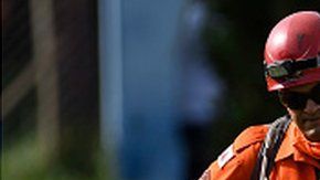 Los equipos de rescate trabajan sin descanso.