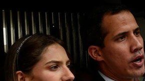 Guaidó, junto a su esposa y su hija, denunció la visita.