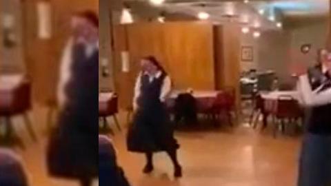 Inesperado momento durante una cena de religiosas.