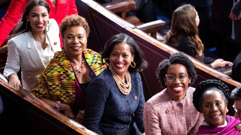 Las demócratas Alexandria Ocasio-Cortez, Barbara Lee, Jahana Hayes, Lauren Underwood y Sheila Jackson Lee hoy en DC