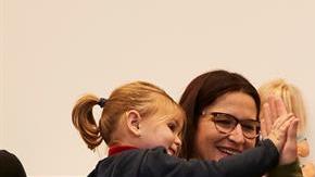 Lionel Messi y Luis Suárez convivieron con niños en nueve hospitales del Barcelona