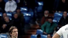 Los jugadores del Real Madrid al perder con la Real Sociedad.