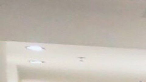 Rahaf Mohammed Al Qunun, escoltada en Tailandia.