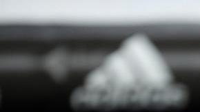 El centrocampista del Real Madrid Isco Alarcón mira su futuro desde el banquillo.