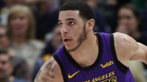Lonzo Ball de los Lakers de Los Ángeles.