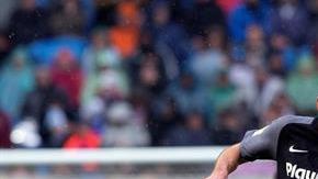 Casemiro disputa un balón en el duelo entre Real Madrid y Sevilla