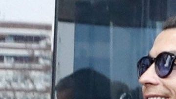 Cristiano Ronaldo sonríe a su salida de los juzgados en Madrid.
