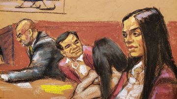 "El Chapo" siempre está pendiente de la llegada de Emma  Coronel a la corte.