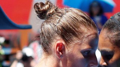 La estadounidense Serena Williams cayó eliminada ante con la checa Karolina Pliskova en Australia.