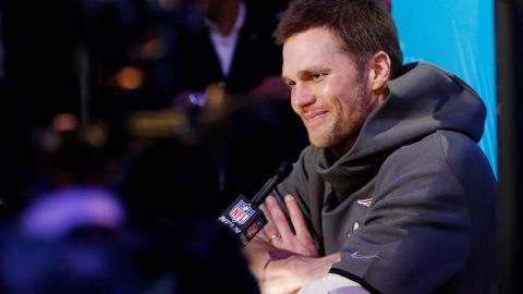 Por llamar "tramposo conocido" a Tom Brady, el empleado de una televisora fue despedido