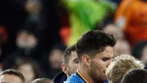 Jugadores del Valencia y el Getafe se enfrentaron a golpes al final del partido por los cuartos de final de la Copa del Rey.