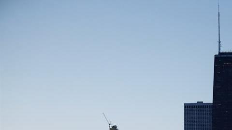 Amanecer de este miércoles en el lago Michigan en Chicago, Illinois.