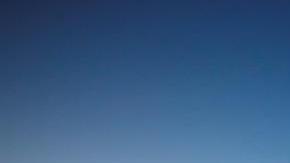 Amanecer del miércoles en el lago Michigan en Chicago, Illinois.