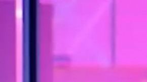 Ariana Grande en su nuevo video musical, "7 rings"