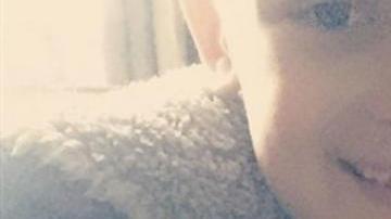 Bailey con su hermana recién nacida.