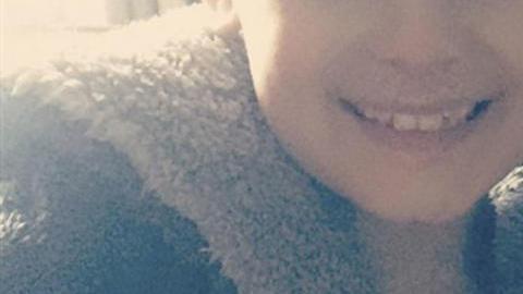 Bailey con su hermana recién nacida.