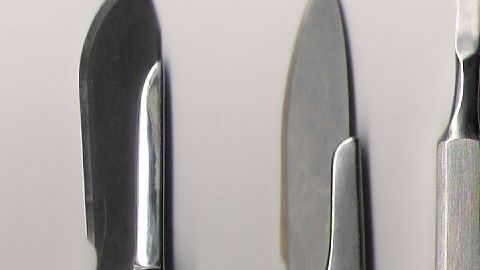 Imagen genérica de varios bisturís.