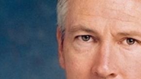 El demandado es un prominente abogado de 70 años