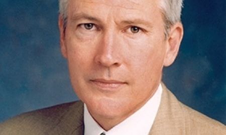 El demandado es un prominente abogado de 70 años