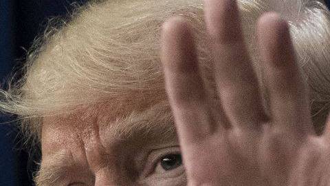 Crece la presión de los republicanos para que Trump ceda en sus peticiones