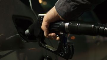 cada galón de gasolina pesa de 8.34 libras, ¿cómo afecta esto a tu vehículo?