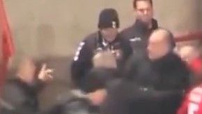 Los jugadores del Charlton festejan el gol en tiempo de compensación ante el Accrington.