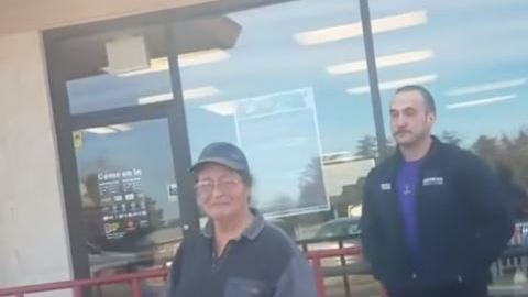 La mujer le comentó que tenía una necesidad urgente qué resolver.