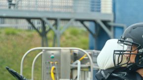 Matt Leinart, ex  jugador de la NFL, participa en el comercial de Lexus para el Super Bowl