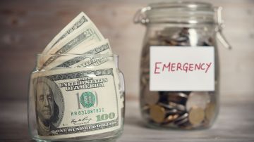 Idealmente, un fondo de emergencias tendría que tener el equivalente de tres a seis meses de gastos corrientes./Shutterstock
