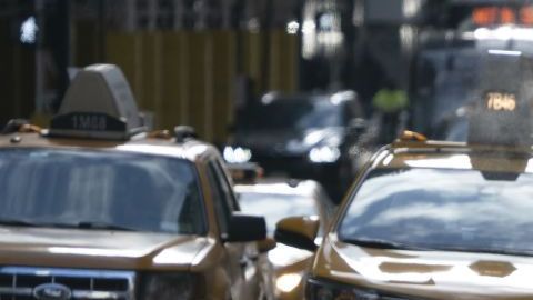 Los trabajadores hicieron frente al frío.