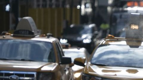 Los trabajadores hicieron frente al frío.