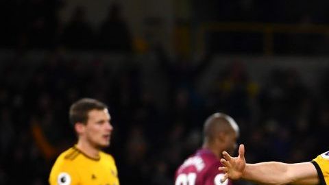 Raul Jiménez llevó a la victoria al Wolverhampton frente al West Ham United.