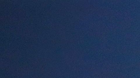 Tom Brady apareció con un gorro azul en la rueda de prensa en Atlanta.