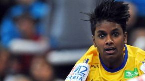 Louise "Loui" Sand decidió ponerle fin a su carrera como jugadora de balónmano, para someterse a un tratamiento de hormonas