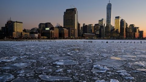 El río Hudson frente a NY durante el vórtice polar del 9 de enero de 2014.