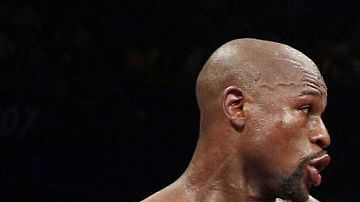 Manny Pacquiao y Floyd Mayweather tuvieron un repentino encuentro en el Staples Center de Los Angeles