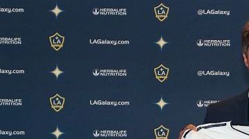 El técnico argentino Guillermo Barros Schelotto comienza su responsabilidad al frente del Galaxy.
