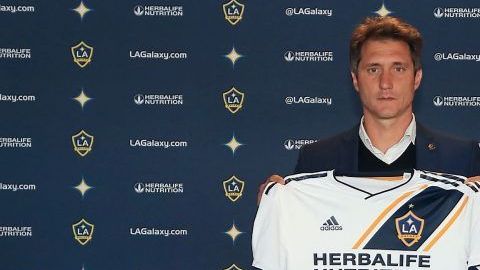 El técnico argentino Guillermo Barros Schelotto comienza su responsabilidad al frente del Galaxy.