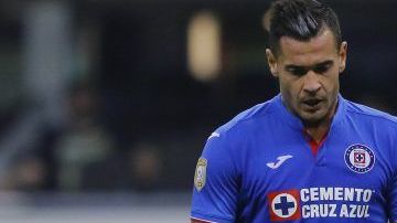 Édgar Méndez y Milton Caraglio se lamentan tras una nueva derrota del Cruz Azul.