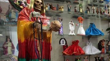 Practicantes de santería siguen los consejos y augurios de la Letra del Año.