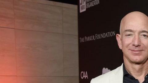 Jeff y MacKenzie Bezos se divorcian luego de 25 años de matrimonio.