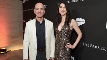 Jeff y MacKenzie Bezos se divorcian luego de 25 años de matrimonio.