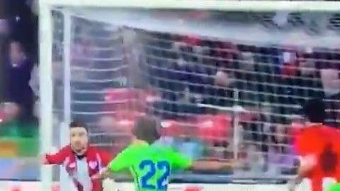 El mexicano Diego Lainez sorprendió gratamente en su primera titularidad con el Betis.