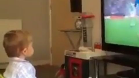 Un pequeño niño de Escocia festejó con locura un gol de los Rangers de Glasgow