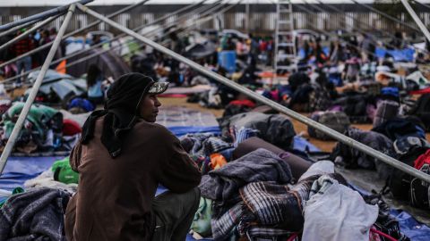 Más de 2,000 centroamericanos siguen varados en Tijuana.