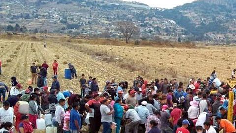 Sigue el saqueo de gasolina en México.