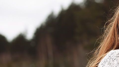 Los abrazos constantes hicieron que la mujer enfermara.