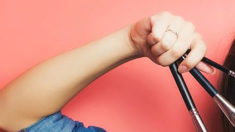 Algunas técnicas de maquillaje requieren más atención que otras.