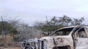 Los cuerpos fueron hallados en una camioneta.