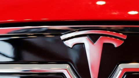 Los abogados alegan que las baterías de tesla no están bien protegidas